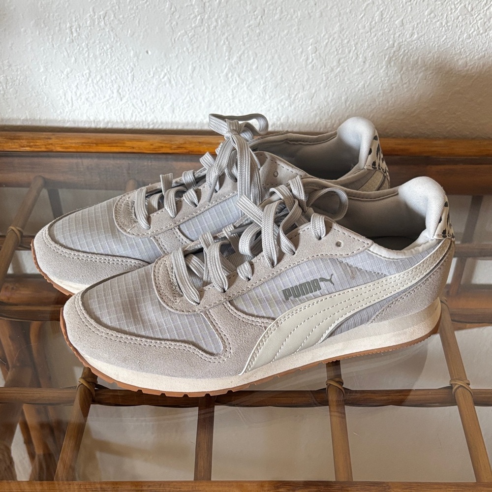 Puma Women’s Light Gray Sneakers